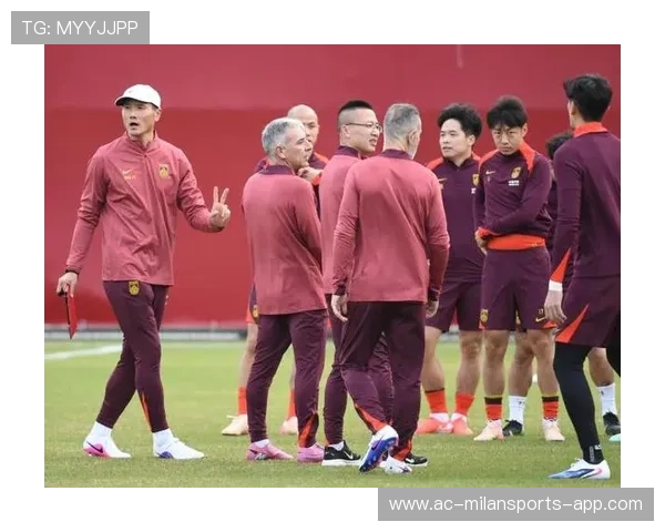 国足备战训练画面曝光，国足训练赛