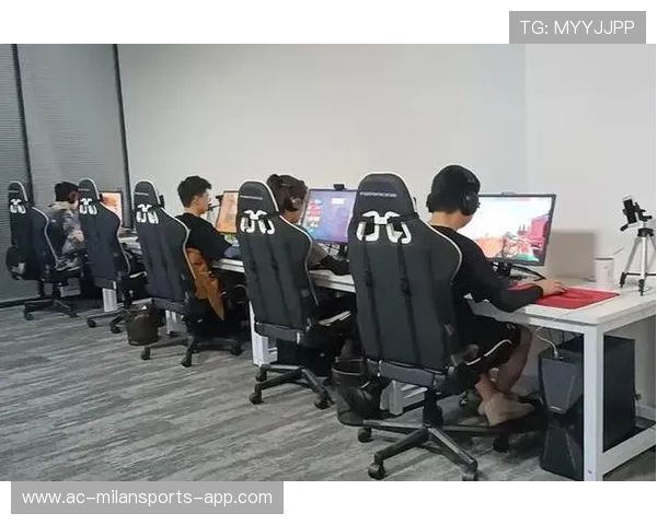 战队与高校合作推进电竞教育融合，电竞职业战队训练室